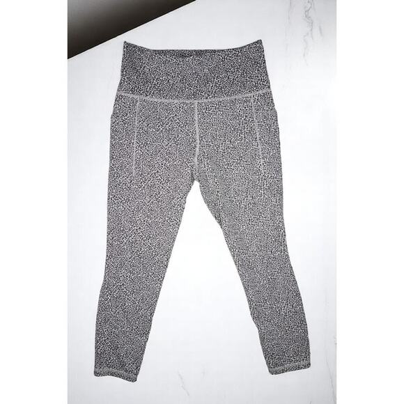 ATHLETA Salutation Stash II Textured 7/8 Tight Leggings Size M - Picture 3 of 6